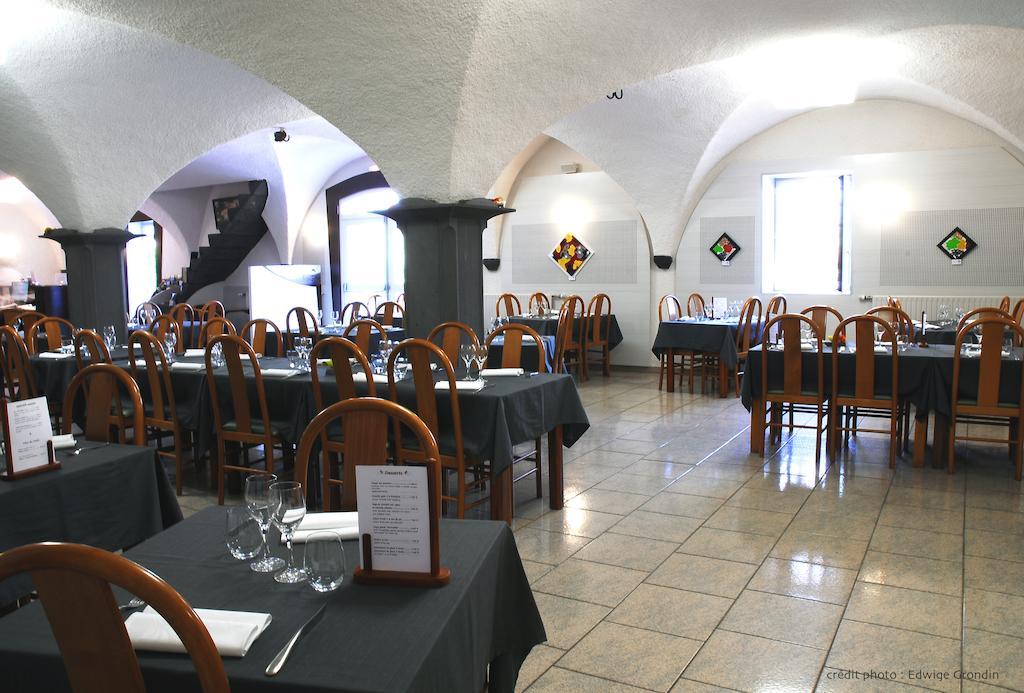 Les Hirondelles Hotel Orcines Exterior photo