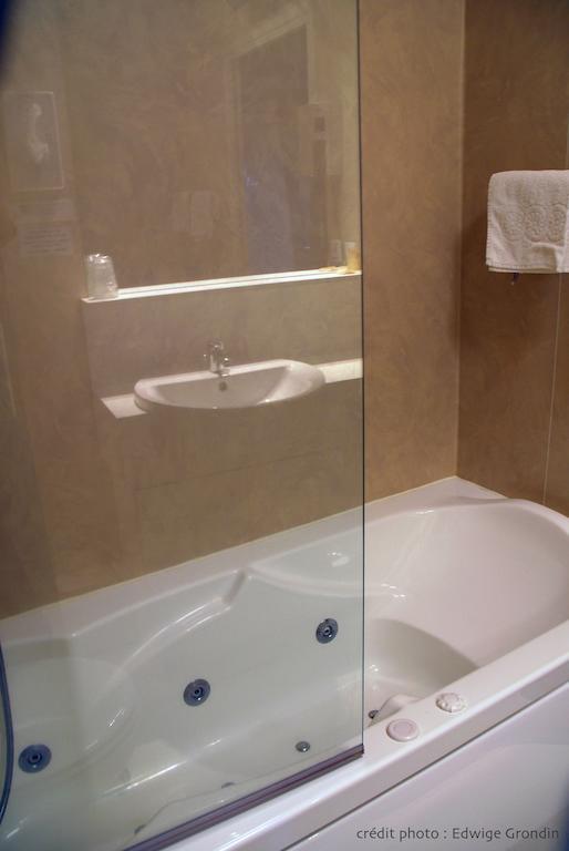 Les Hirondelles Hotel Orcines Room photo