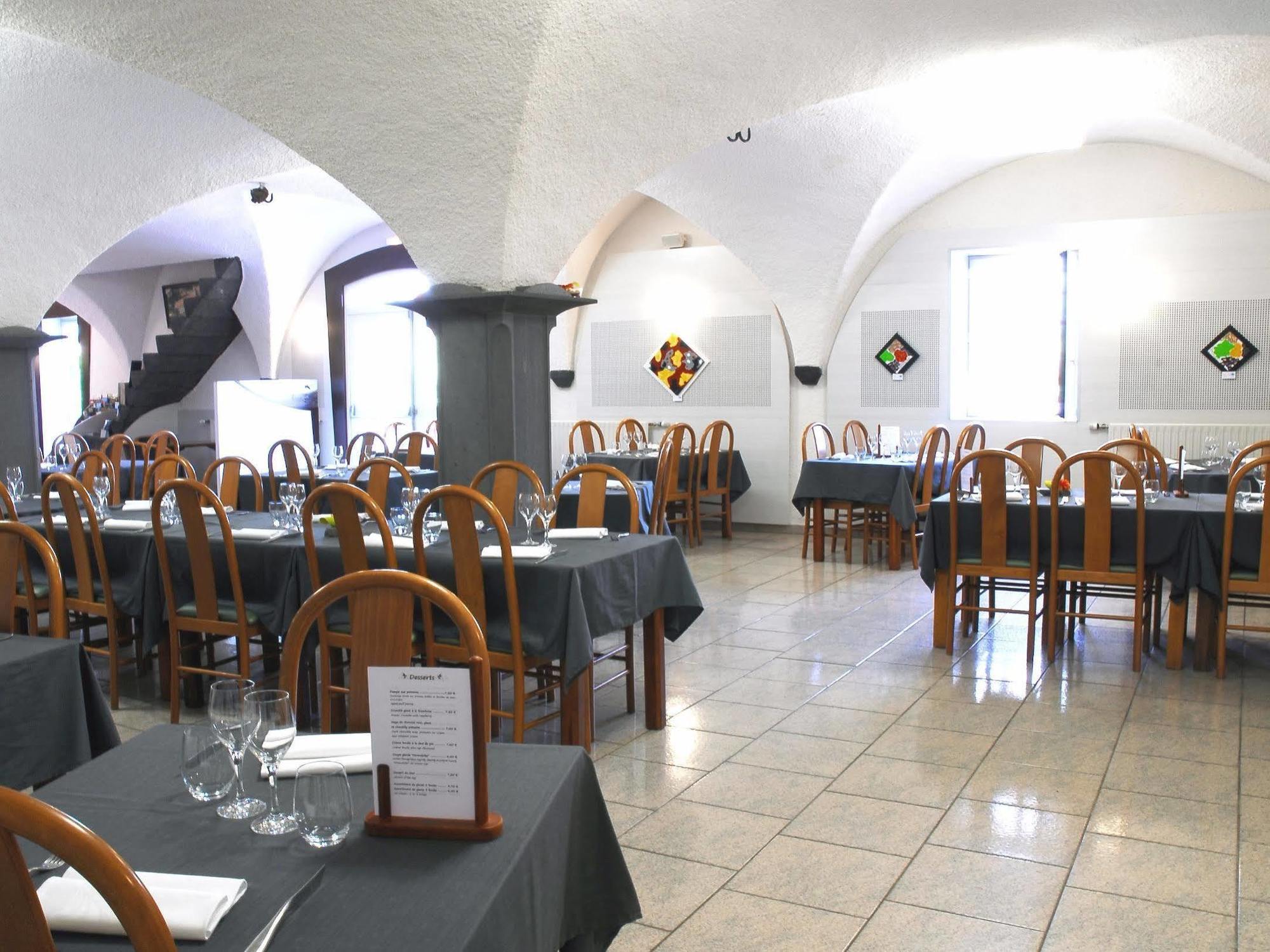 Les Hirondelles Hotel Orcines Exterior photo