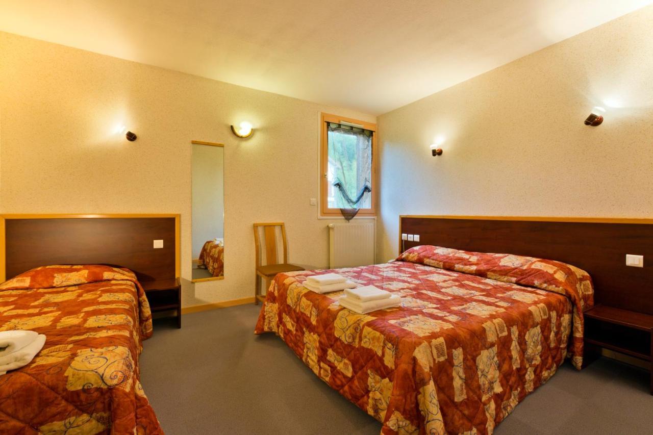 Les Hirondelles Hotel Orcines Exterior photo